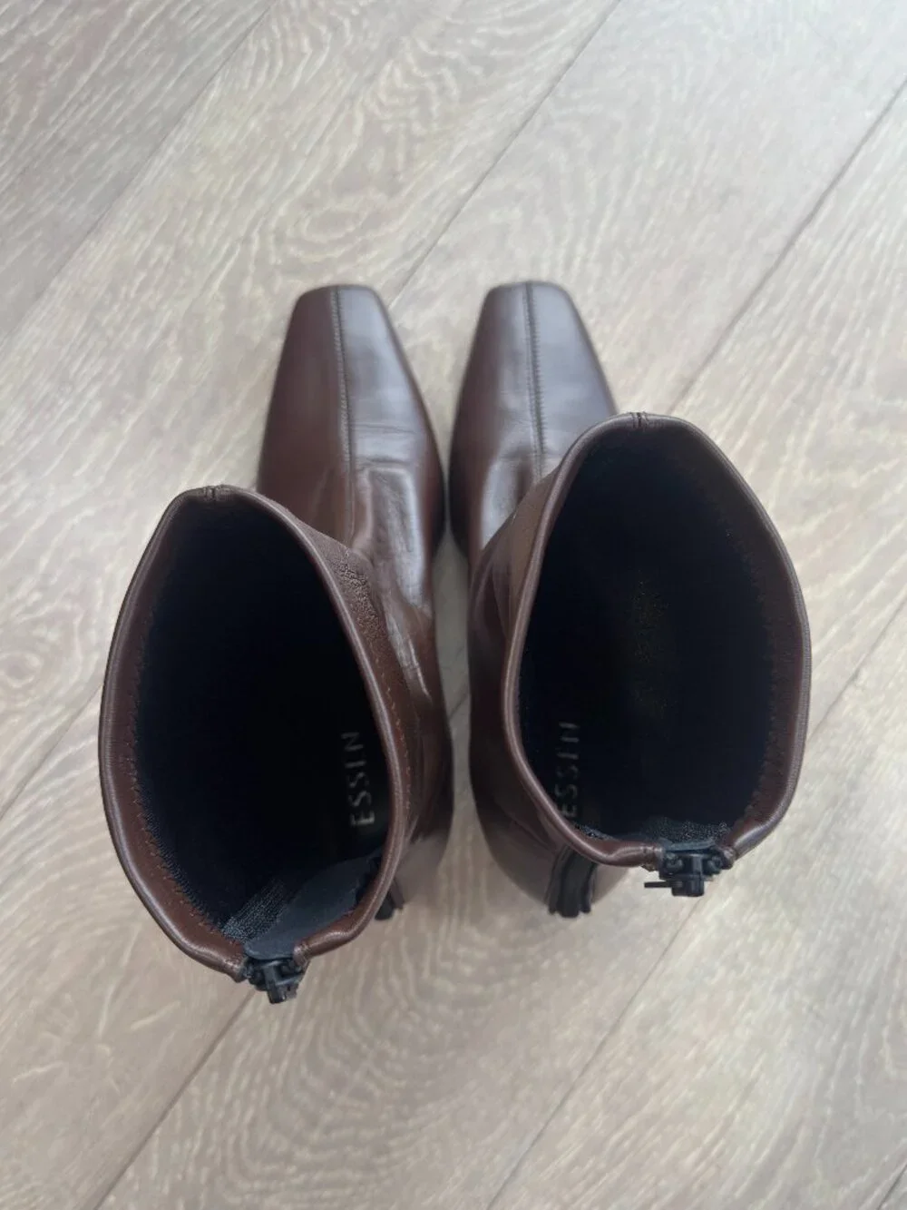 ESSEN 'The Glove Boot' in Vegan Leather - Picture 4 of 6